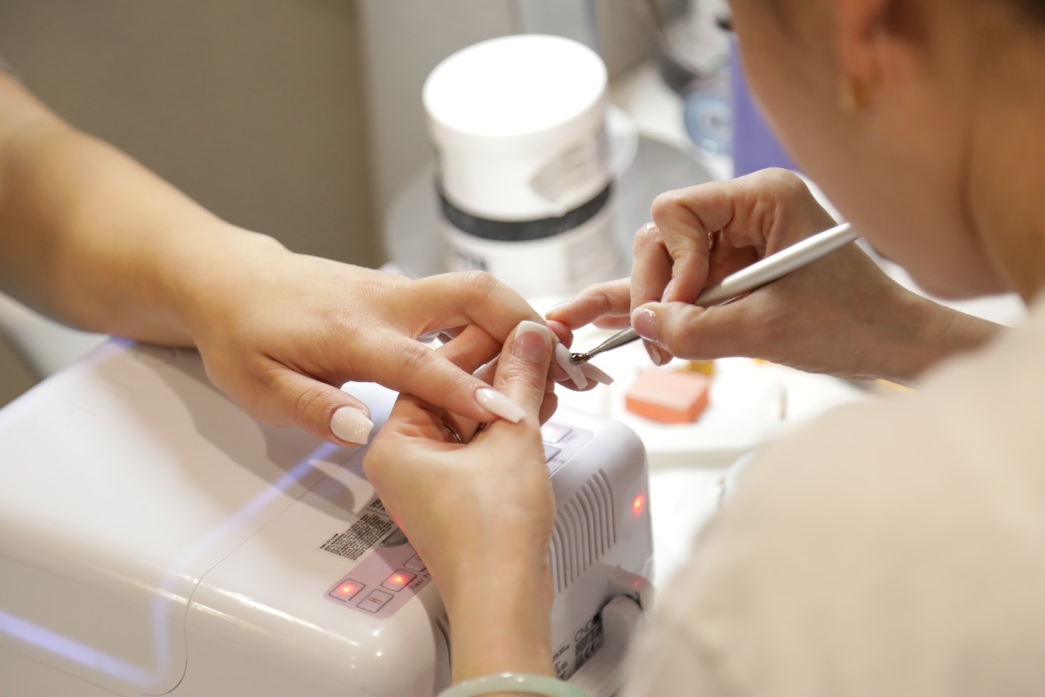 Como Criar Desenhos Únicos com Produtos de Nail Art